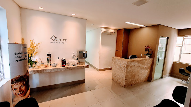 Foto 2 de Implante dentário e Invisalign - Vértice Odontologia