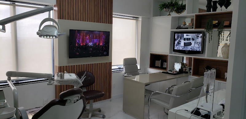 Foto 2 de Implante Dentário em Salvador