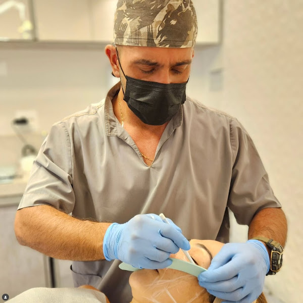 Foto 2 de Implante Dentário em Uberlândia | Dr. Leandro Diniz | Extração De Siso | Cirurgião Dentista