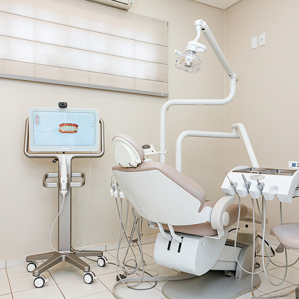 Foto 2 de Implante Dentário | Invisalign | Montagner Odontologia | Centro | Foz do Iguaçu - PR