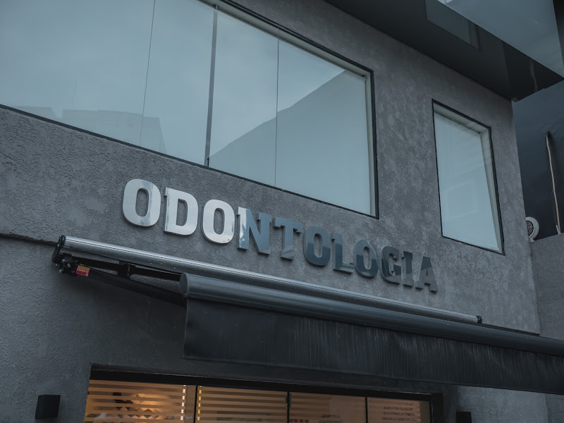 Foto 9 de Implantes Dentários Com Sedação | Dra. Camila Moreira Moreira