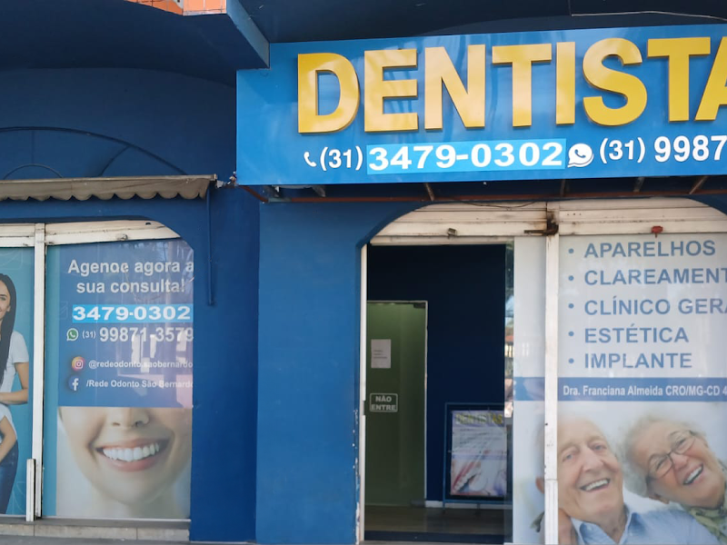 Foto 2 de Implantes Dentários