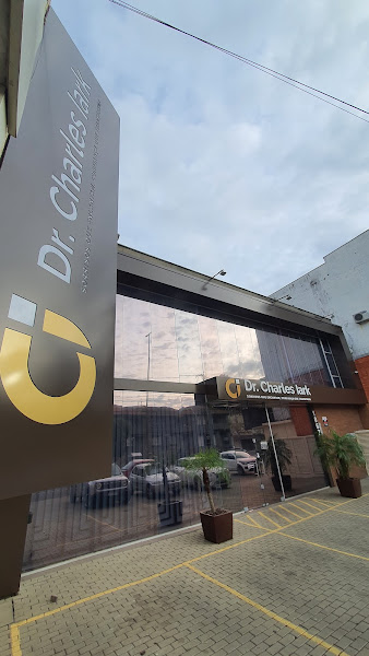 Foto 2 de Implantes Dentários Porto Alegre - Clínica Dr. Charles Iark