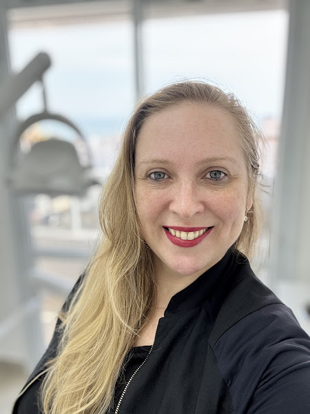 Foto 2 de Implantes Dentários Praia Grande | Dra Fabiana Stankowich