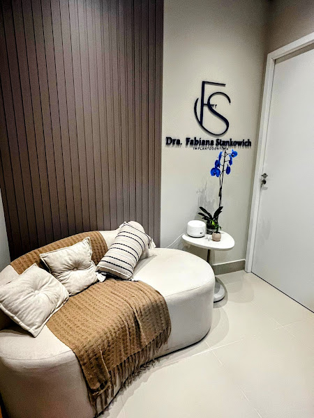 Foto 3 de Implantes Dentários Praia Grande | Dra Fabiana Stankowich