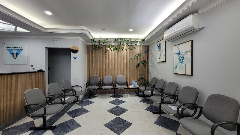 Foto 2 de IMPLANTODENT - IMPLANTES E REABILITAÇÃO ORAL