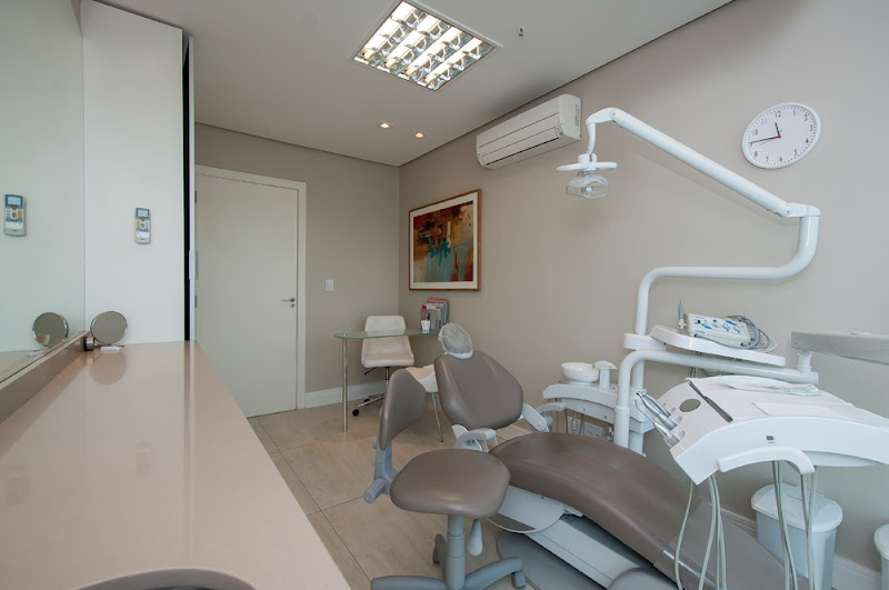 Foto 2 de Implantodontista Dr Roberto Yamachita Oliveras