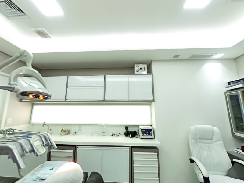 Foto 2 de Instituto Karam - Odonto Biológica, Ozonioterapia, Terapias Biofísicas e Neural, Implantes de Zircônia, Remoção de amálgamas