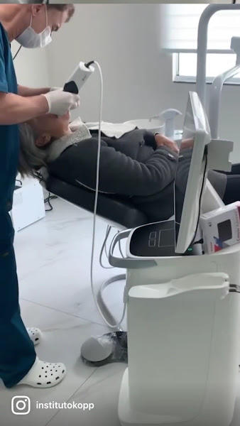 Foto 3 de INSTITUTO KOPP ODONTOLOGIA Implante Dentário Curitiba