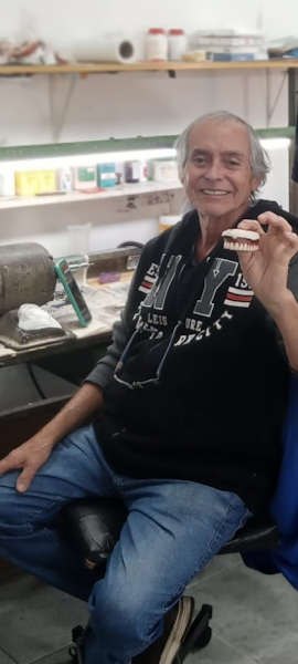 Foto 2 de Josias Domingos Protético no Méier O Cantor