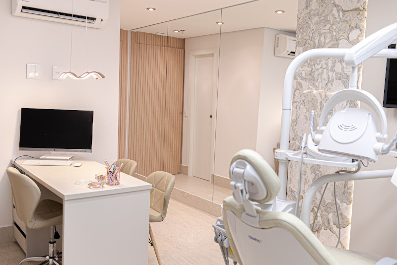 Foto 2 de Juliana Sarkis- Odontologia e Harmonização Facial