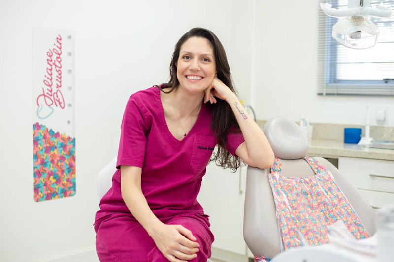 Foto 2 de Juliane Brustolin - Odontopediatra