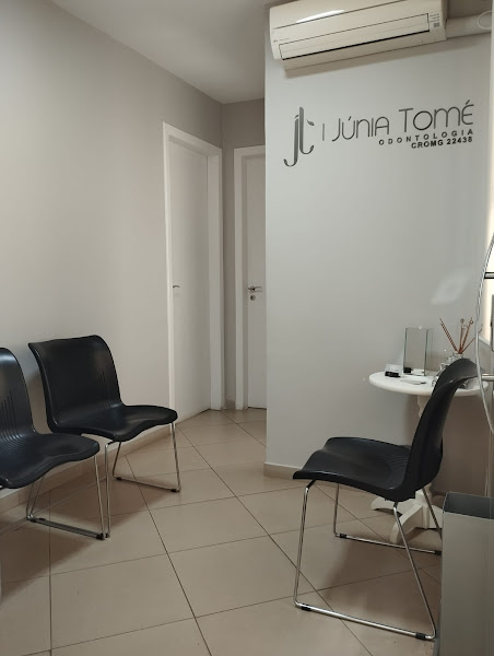 Foto 2 de Júnia Tomé - Odontologia