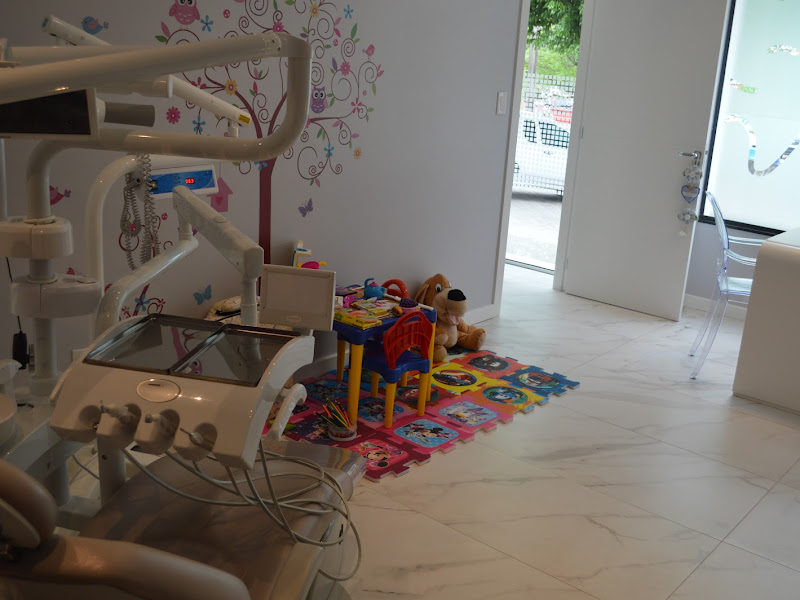 Foto 2 de Kadija Ferla - Cirurgiã Dentista