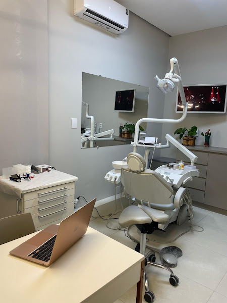 Foto 3 de Karina Namorato - Reabilitação Oral e Estética