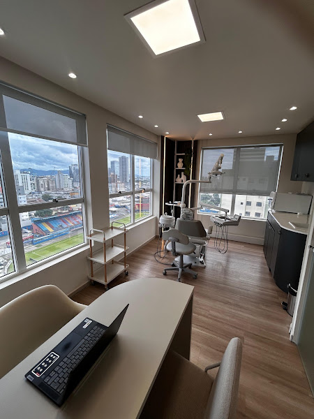 Foto 3 de Karine Demarchi Cirurgiã-Dentista