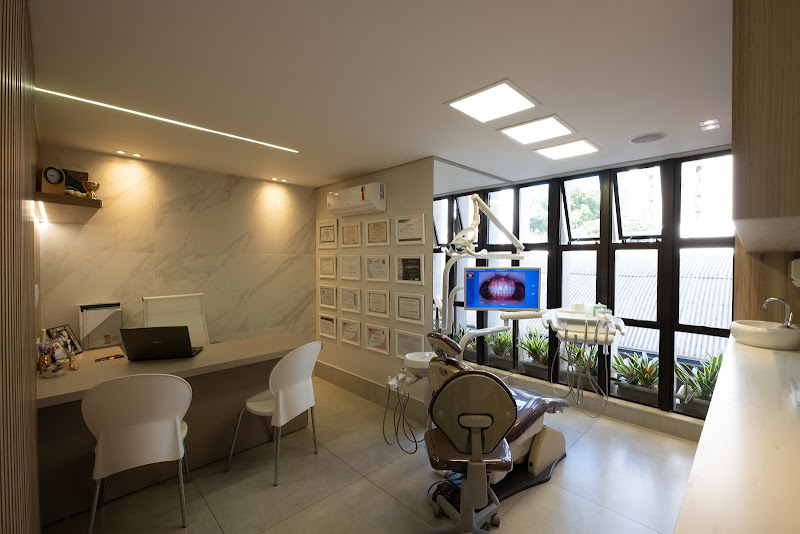 Foto 2 de Katherine Luckeroth Odontologia | Referência em Implantes | Especialista em Periodontia