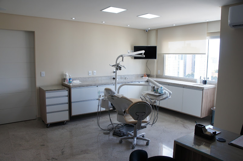 Foto 3 de Khaled Badarane . Periodontista . Tratamento da HALITOSE, Avaliação Salivar, Tratamento da Xerostomia