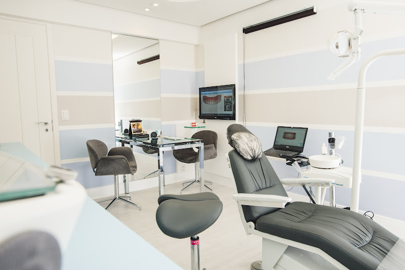 Foto 3 de L&C ODONTOLOGIA | Dentista Caxias do Sul | Alinhadores Invisíveis | Ronco | Facetas | Implantes | Próteses | Clareamento