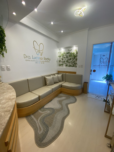 Foto 2 de L R Odontologia - Dra. Lucimar Rocha - Implantes Dentários