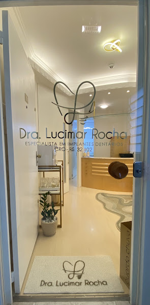 Foto 4 de L R Odontologia - Dra. Lucimar Rocha - Implantes Dentários