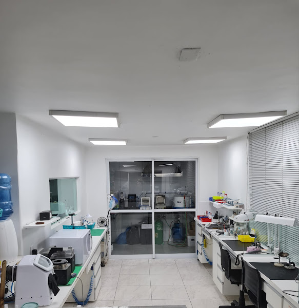 Foto 2 de Laboratório de Prótese Dentária Kania - Protocolo Acrílica, Metalocerâmica, Metal Free