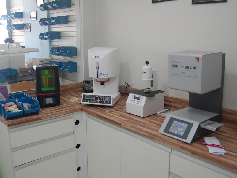 Foto 3 de Laboratório Lacerda prótese dentária