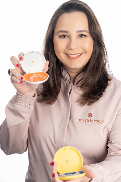 Foto 2 de Larissa Freschi- Odontologia e Ortodontia Especializada