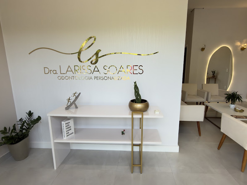 Foto 2 de Larissa Hollerweger - Odontologia e Harmonização Facial