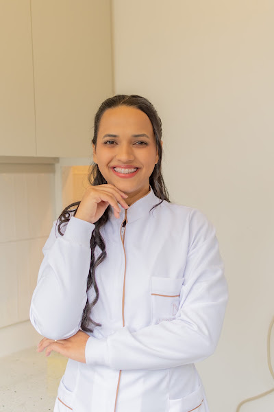 Foto 2 de Larisse Nunes- Odontologia Especializada.