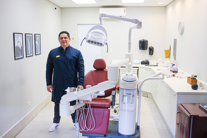 Foto 2 de Leonardo Cestari - Cirurgião Dentista
