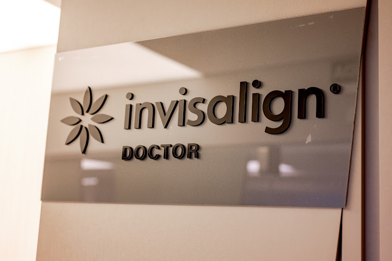 Foto 2 de Linea Doc l Dr. Itamar Taffarel - Invisalign Doctor l Dra. Emanuely da Silva - Endodontia - Estomatologia e Clínica Geral.