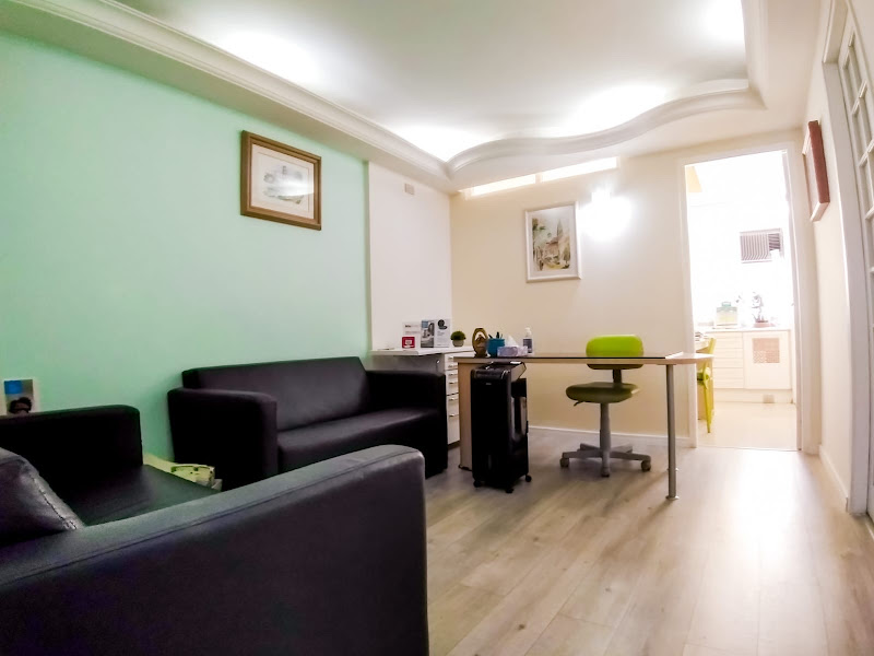 Foto 2 de Lucia Cavalcanti Curiki - Dentista Ortodontista / Bruxismo