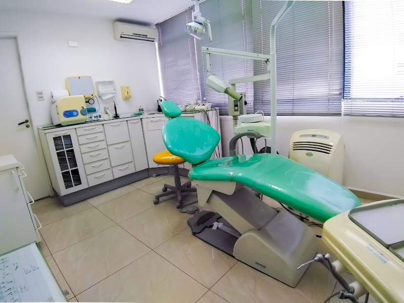 Foto 3 de Lucia Cavalcanti Curiki - Dentista Ortodontista / Bruxismo