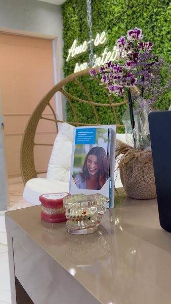 Foto 3 de Luciana Mendonça - Odontologia, Medicina & Estética