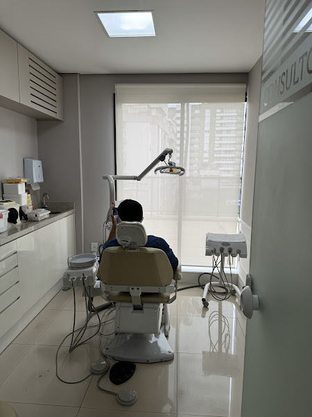 Foto 3 de LUIZE BAUM Harmonização Facial e Odontologia