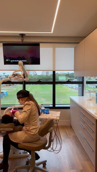 Foto 3 de Lys Tefili - Cirurgiã-dentista