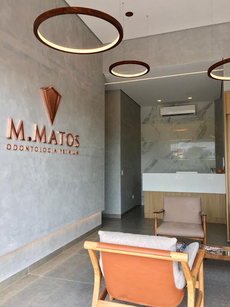 Foto 2 de M. MATOS - Cirurgia de Implantes Dentários l Prótese Protocolo l Lentes de Contato Dental l Aparelho Invisalign