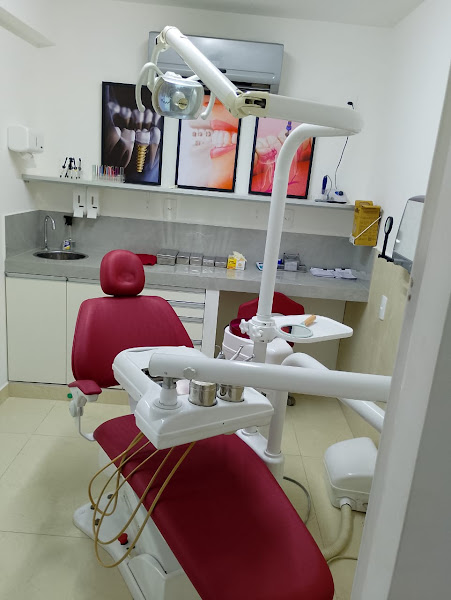 Foto 2 de Mais Sorrisos - Dr. Marcelo de Oliveira e Dra. Carla Ferro | Dentista em Guaratiba