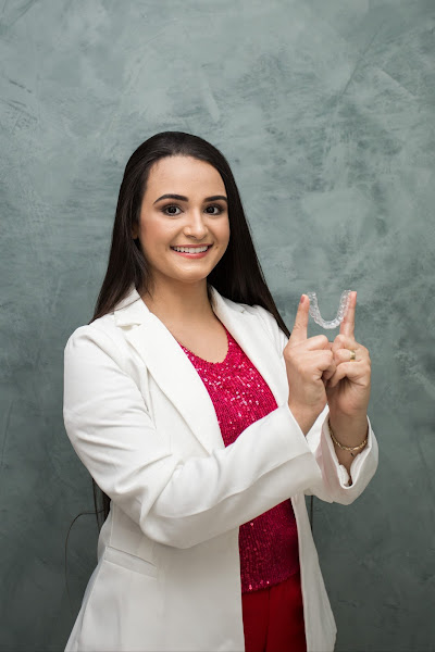 Foto 2 de Manholer Odontologia/ Odontologia/ Facetas / Implantes/ Harmonização Facial/ Alinhadores Invisível / Odontopediatria.