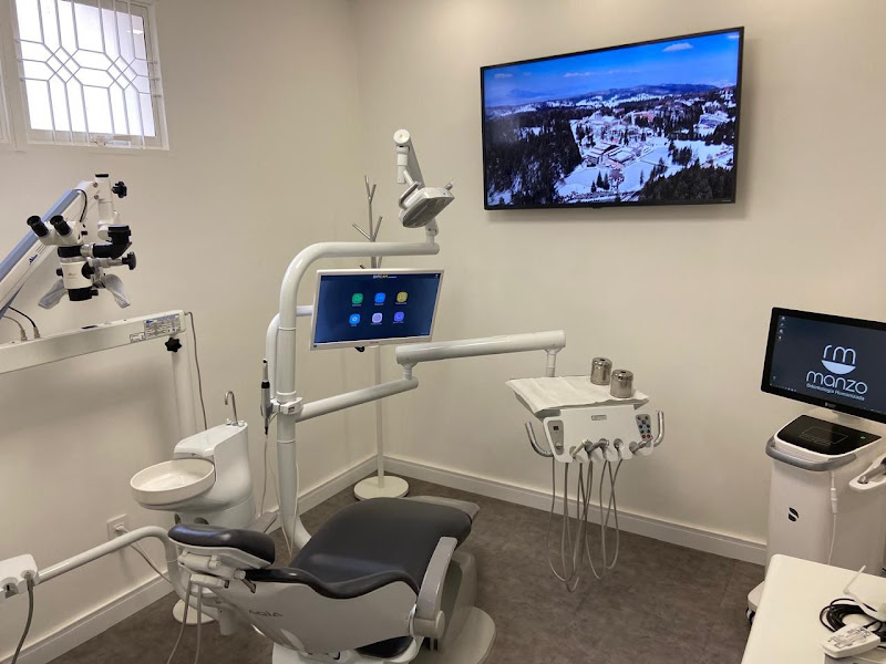 Foto 2 de Manzo Odontologia e Microscopia em Endodontia