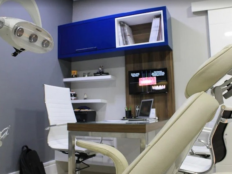 Foto de MARCELO CALVET - Odontologia - Estetica e Implantes