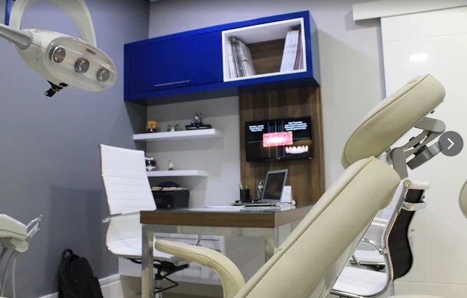 Foto 2 de MARCELO CALVET - Odontologia - Estetica e Implantes