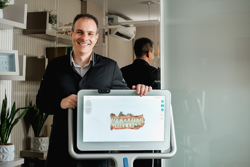 Foto 2 de Marco De Villa Odontologia Estética