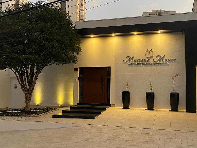 Foto 2 de Mariana Moure Implantes e Harmonização Orofacial