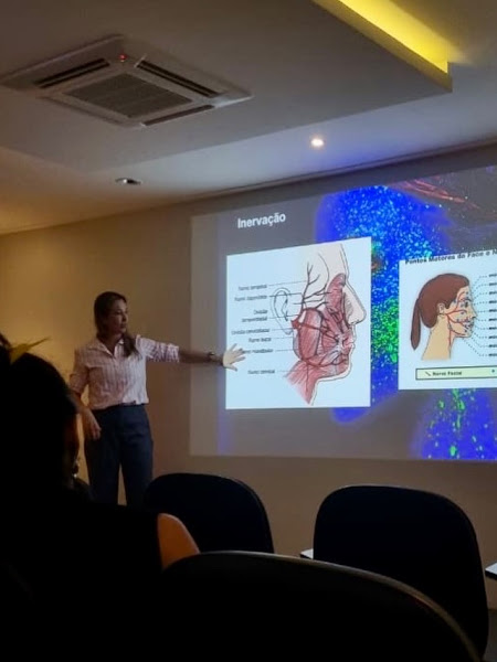 Foto 3 de Mariana Moure Implantes e Harmonização Orofacial