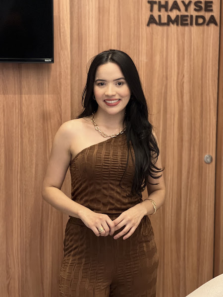 Foto 2 de Marina Macêdo odontologia| FACETA DE RESINA E CLAREAMENTO
