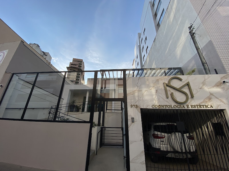 Foto 3 de Marina Mendes Odontologia/Otomodelação @marinamendes84