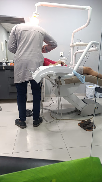 Foto 2 de Marinho Odontologia - Implantes Dentários / Lentes de Resina - Tibiri - PB