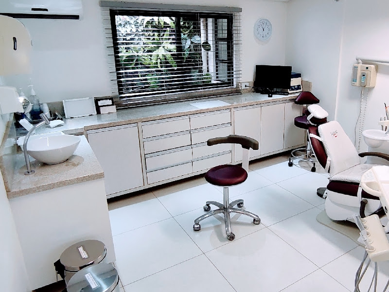 Foto de Martin Odontologia Integrada Implantes dentários Curitiba